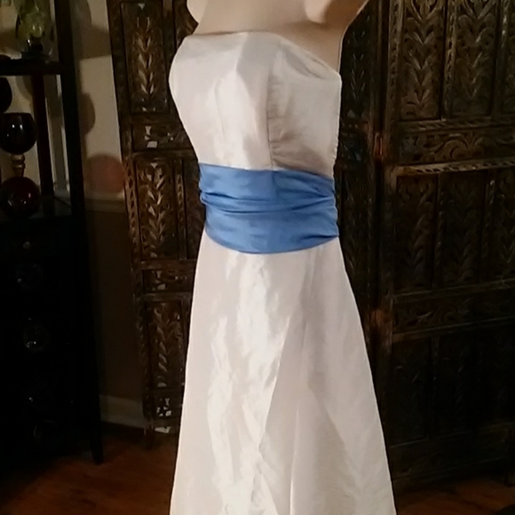 White (shell) dress with blue sash belt, size 6 - Picture 2 of 6